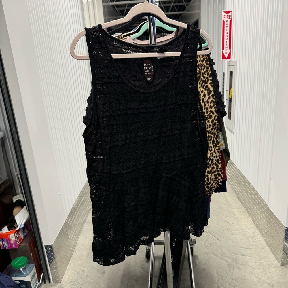 Torrid | Lace Tiered Tank in Black | size 2